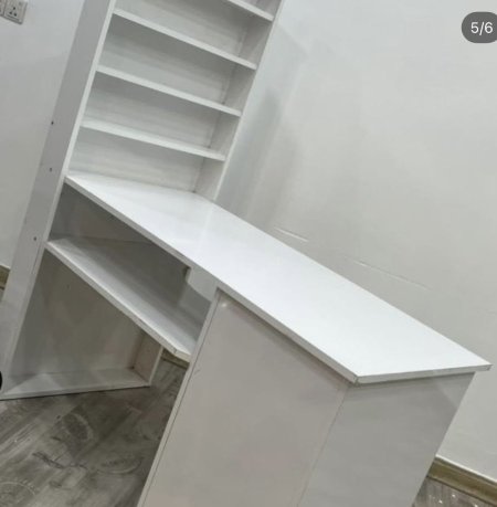 طاولة اظافر خشبيه